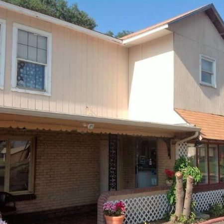 Oyo Hotel Colby, Ks מראה חיצוני תמונה