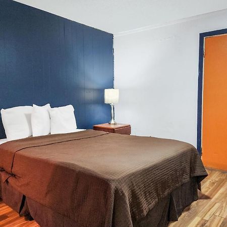 Oyo Hotel Colby, Ks מראה חיצוני תמונה
