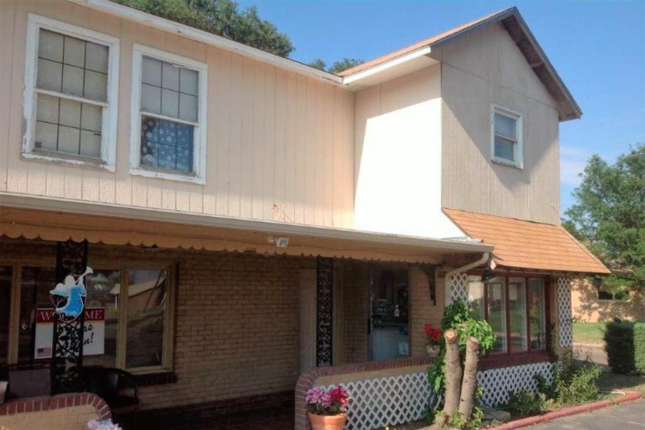Oyo Hotel Colby, Ks מראה חיצוני תמונה