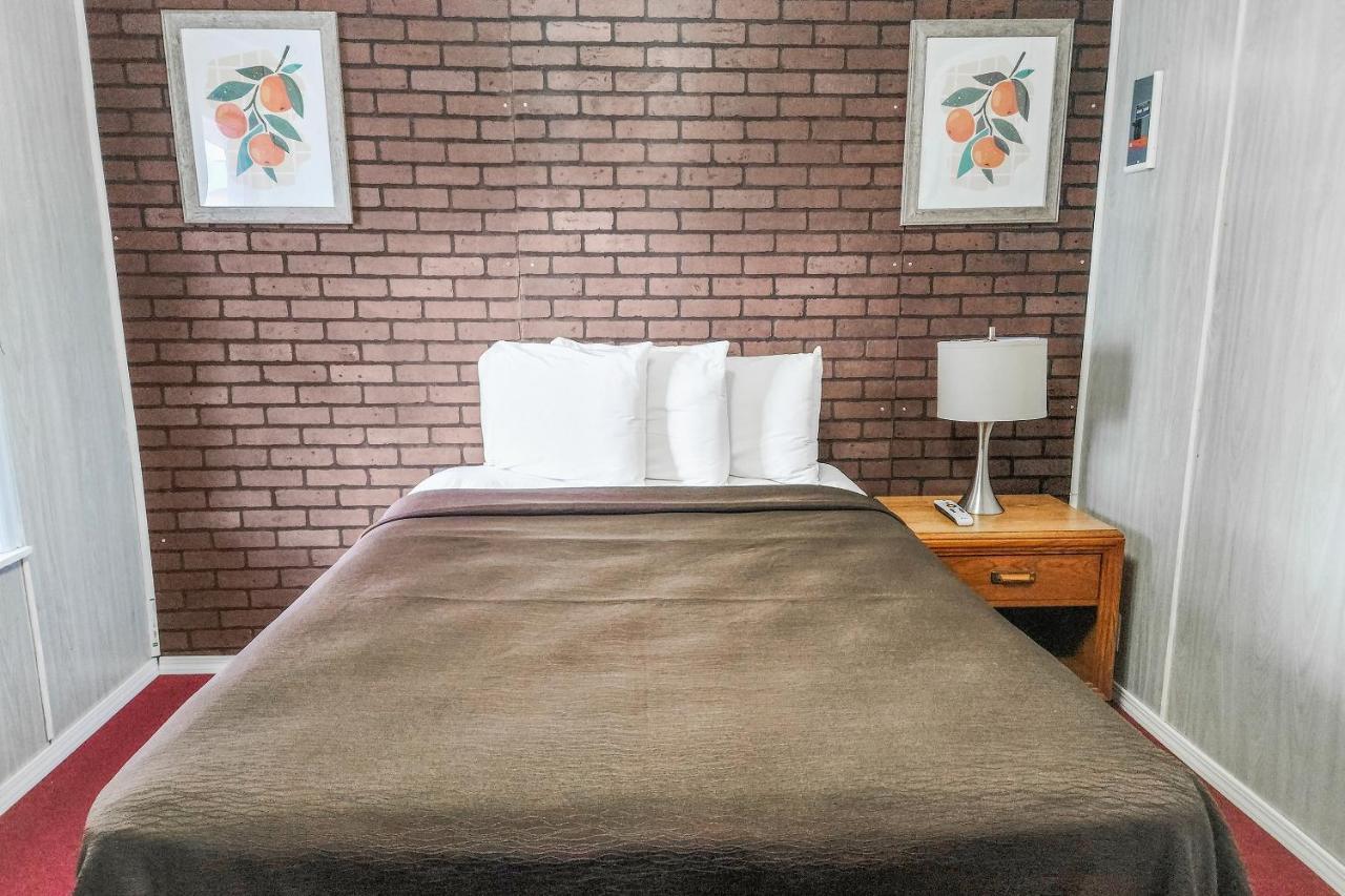 Oyo Hotel Colby, Ks מראה חיצוני תמונה