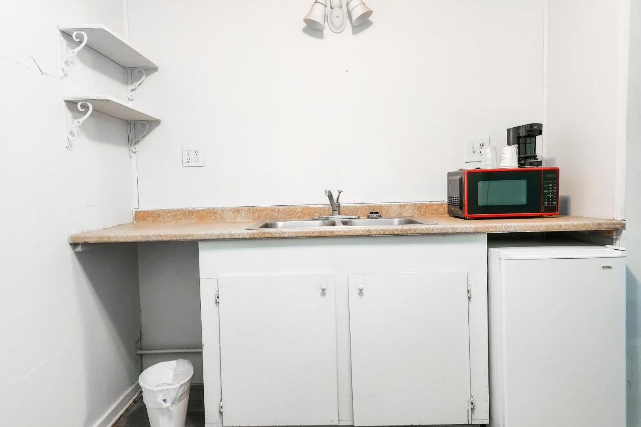 Oyo Hotel Colby, Ks מראה חיצוני תמונה