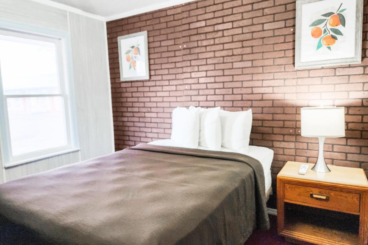 Oyo Hotel Colby, Ks מראה חיצוני תמונה