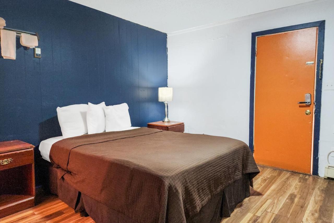 Oyo Hotel Colby, Ks מראה חיצוני תמונה
