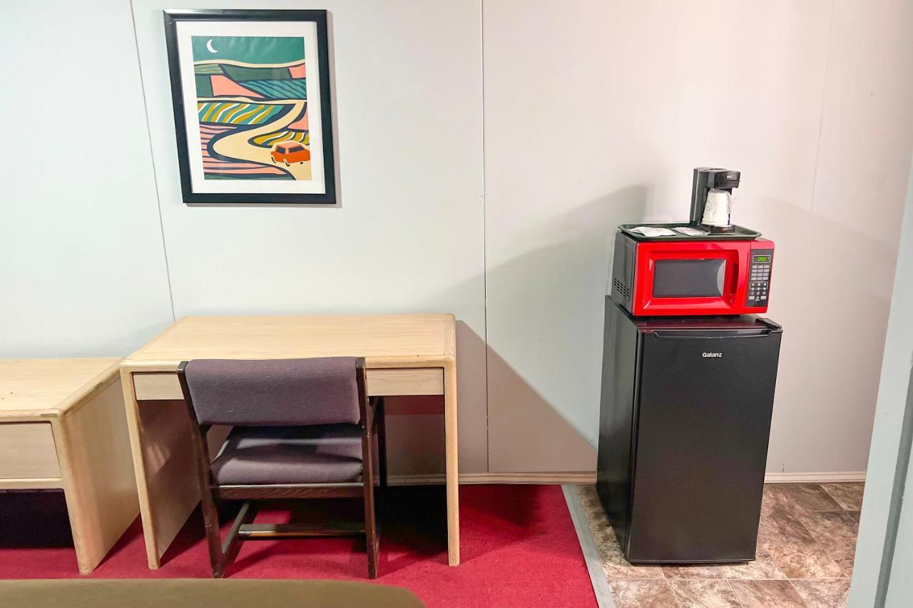 Oyo Hotel Colby, Ks מראה חיצוני תמונה