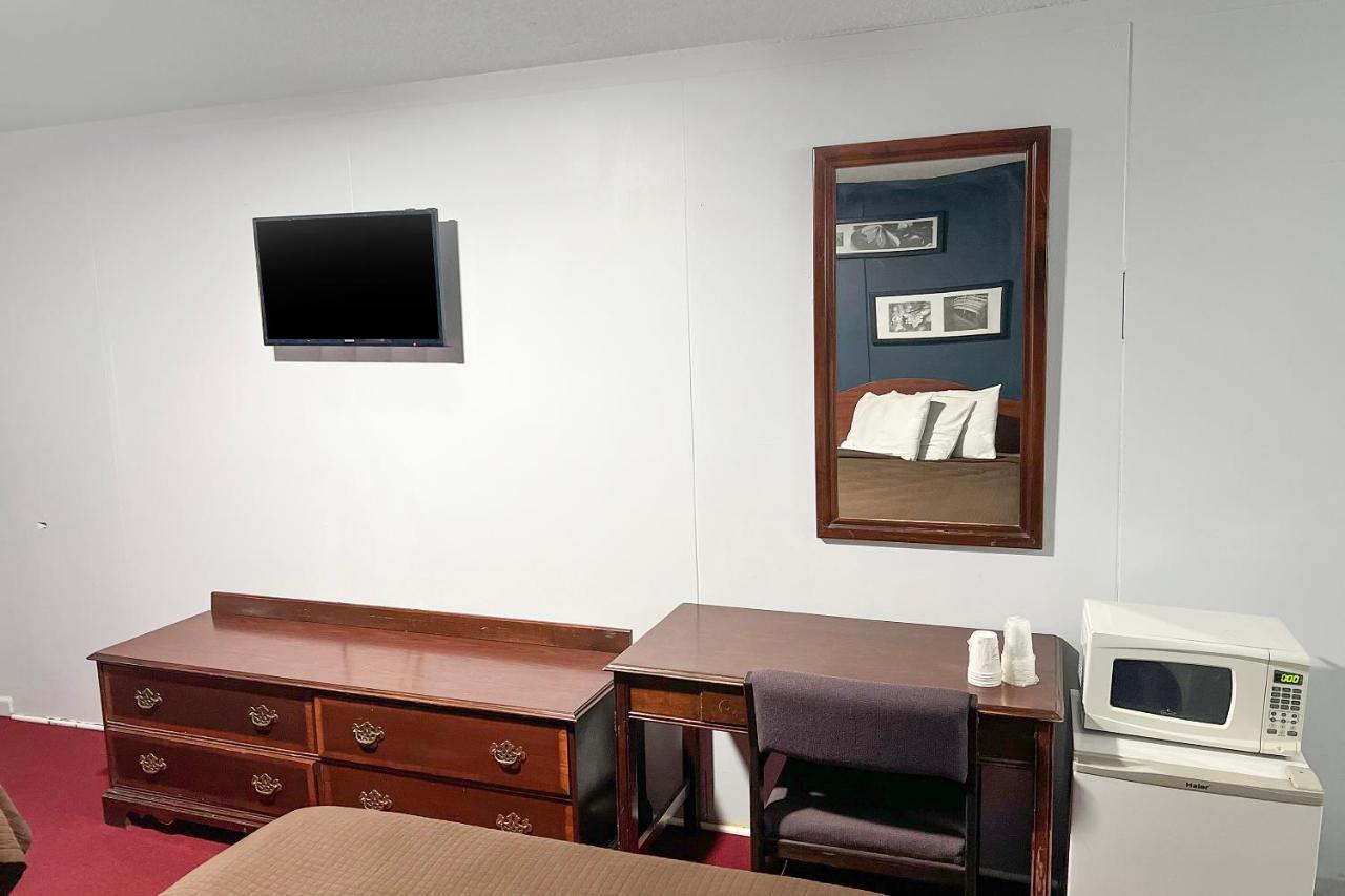 Oyo Hotel Colby, Ks מראה חיצוני תמונה