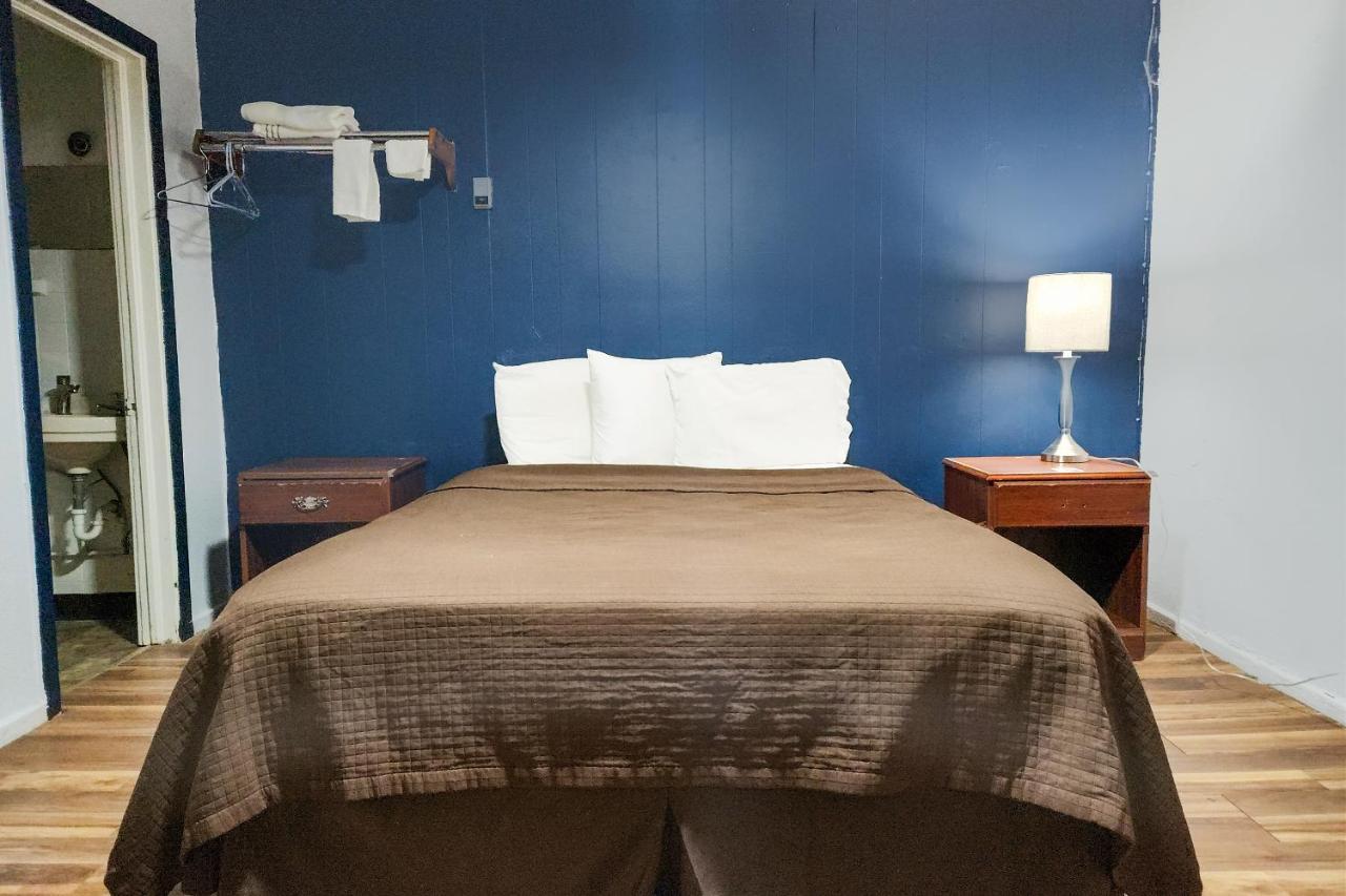 Oyo Hotel Colby, Ks מראה חיצוני תמונה